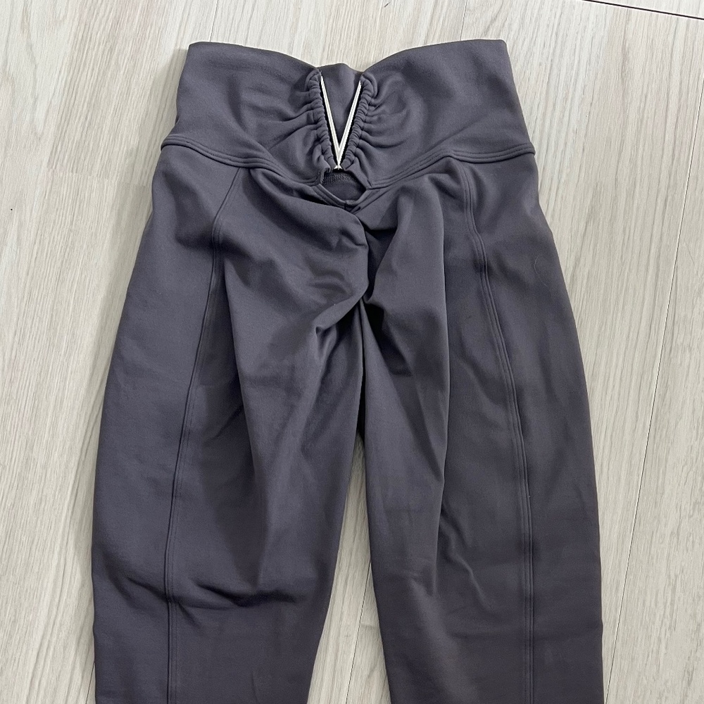 Bombshell sportswear V back XS leggings